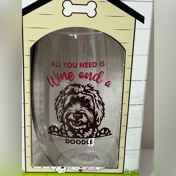 Wine-Oh! Labradoodle 16-Ounce Plastic Shatterproof Set of 2 Wine Glasses - Picture 2 of 4